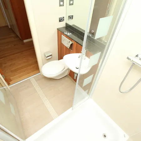 Georges Street Luxury *